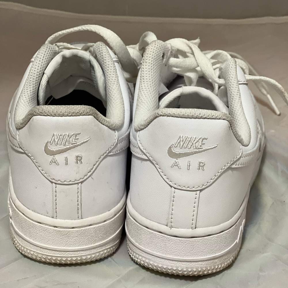 Nike Air Forces - Picture 2 of 3